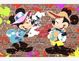 Minnie & MiZZy the Wall 